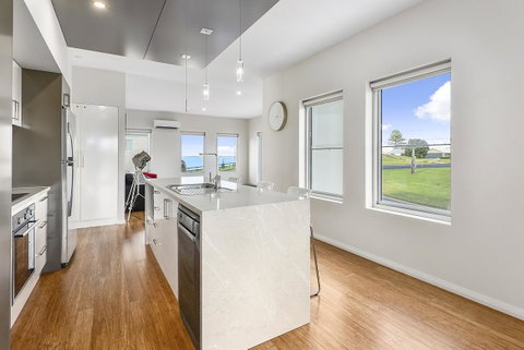 Aloha Waterfront Properties - Great Ocean Road Tourism 6