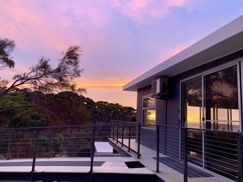 Sunrise On Falie Seaview Eco Accommodation - Great Ocean Road Tourism 9