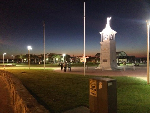 Adelaide - Semaphore Beach Front - Great Ocean Road Tourism 30