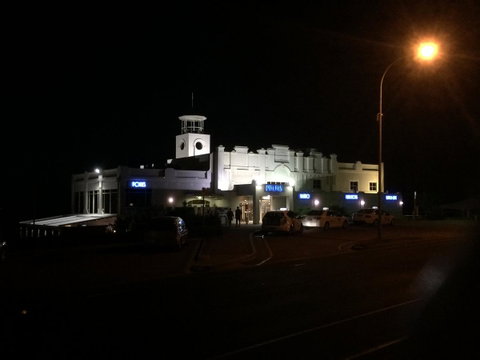Adelaide - Semaphore Beach Front - Great Ocean Road Tourism 22