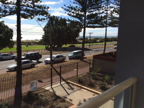 Adelaide - Semaphore Beach Front - Great Ocean Road Tourism 27