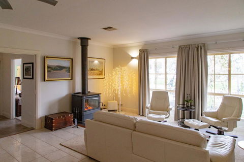 Angaston House - Great Ocean Road Tourism 5