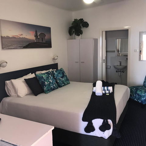 OCEAN BREEZE MOTEL - Great Ocean Road Tourism 2