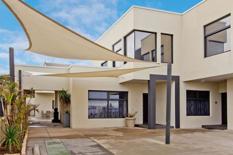 Atlantic West Beach Apartments - Great Ocean Road Tourism 0