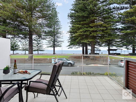 Breeze Beachfront Apartment - Great Ocean Road Tourism 34