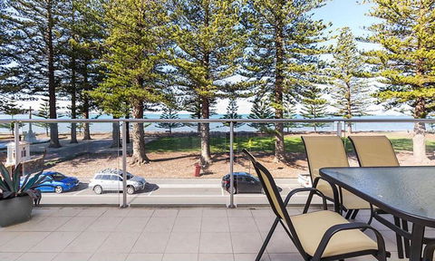 Breeze Beachfront Apartment - Great Ocean Road Tourism 40