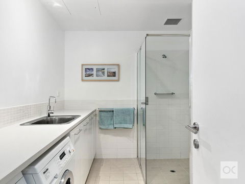 Breeze Beachfront Apartment - Great Ocean Road Tourism 38