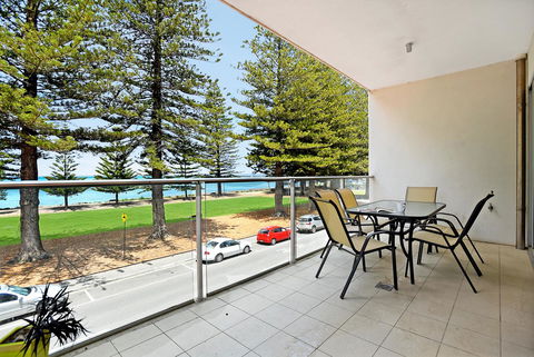 Breeze Beachfront Apartment - Great Ocean Road Tourism 5