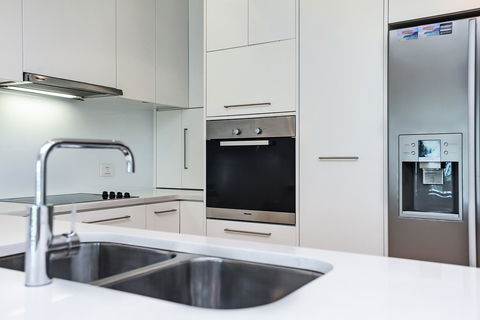Breeze Beachfront Apartment - Great Ocean Road Tourism 8