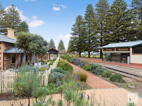 Breeze Beachfront Apartment - Great Ocean Road Tourism 35
