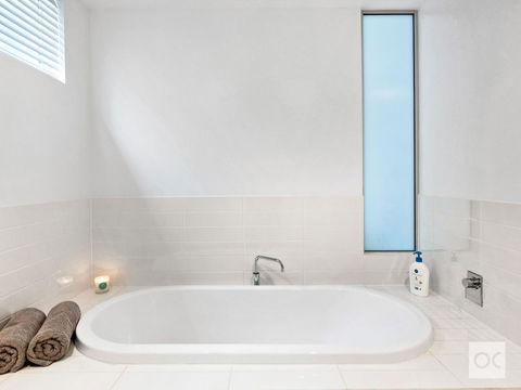 Breeze Beachfront Apartment - Great Ocean Road Tourism 30