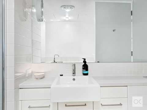 Breeze Beachfront Apartment - Great Ocean Road Tourism 36