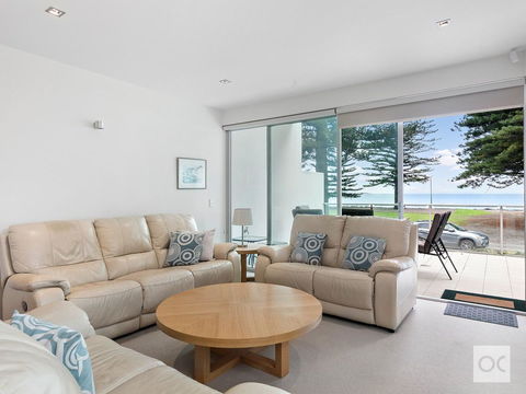 Breeze Beachfront Apartment - Great Ocean Road Tourism 27