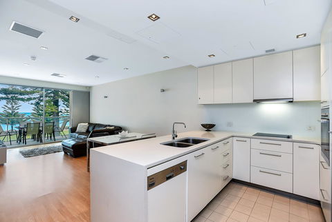 Breeze Beachfront Apartment - Great Ocean Road Tourism 9