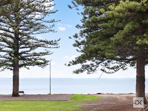 Breeze Beachfront Apartment - Great Ocean Road Tourism 23