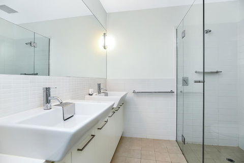 Breeze Beachfront Apartment - Great Ocean Road Tourism 18