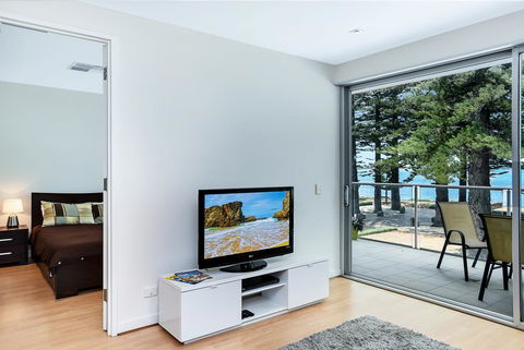 Breeze Beachfront Apartment - Great Ocean Road Tourism 7