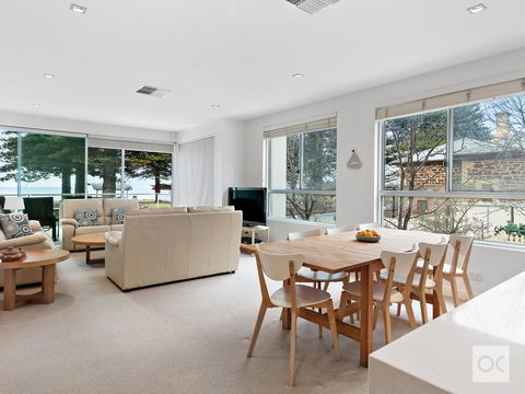 Breeze Beachfront Apartment - Great Ocean Road Tourism 19
