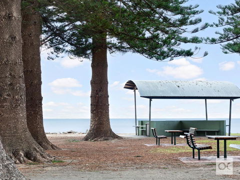 Breeze Beachfront Apartment - Great Ocean Road Tourism 21