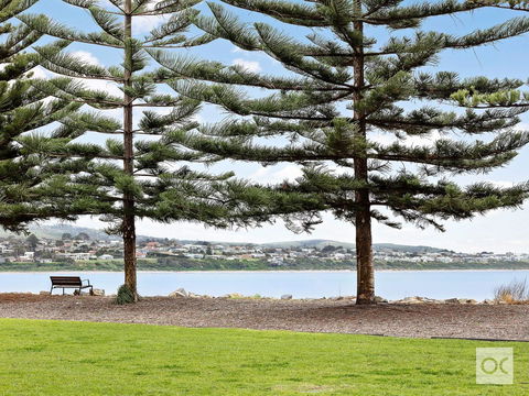Breeze Beachfront Apartment - Great Ocean Road Tourism 31