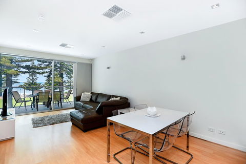 Breeze Beachfront Apartment - Great Ocean Road Tourism 12