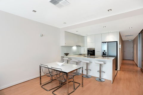 Breeze Beachfront Apartment - Great Ocean Road Tourism 10