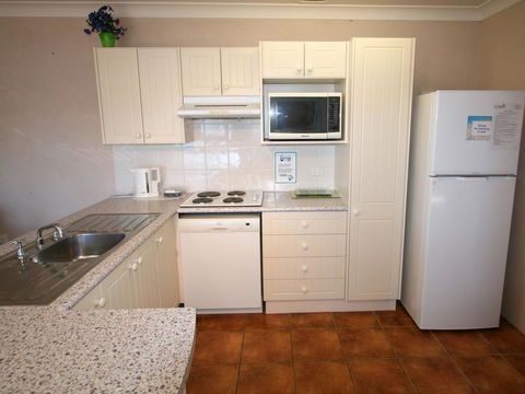 Lake Edge Apartments - Great Ocean Road Tourism 6