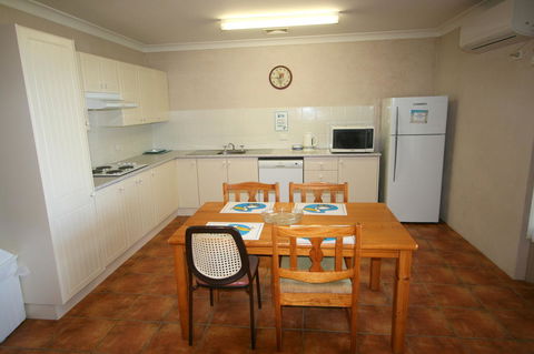 Lake Edge Apartments - Great Ocean Road Tourism 17