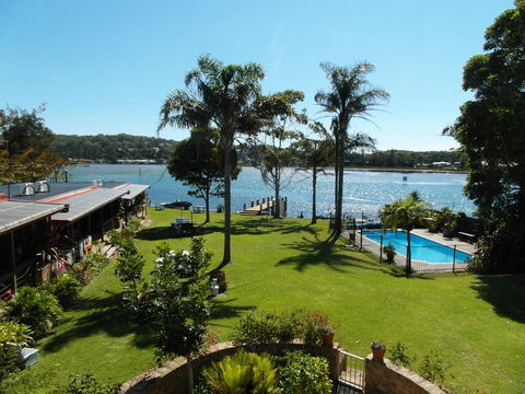 Lake Edge Apartments - Great Ocean Road Tourism 0