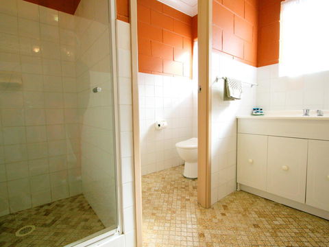 Lake Edge Apartments - Great Ocean Road Tourism 25