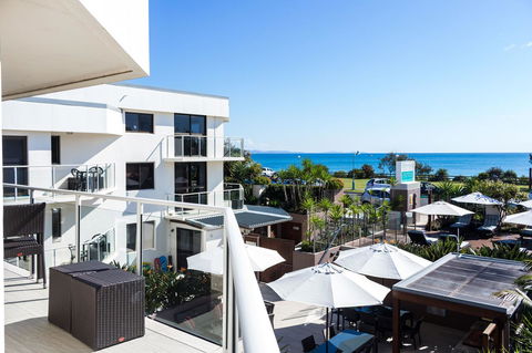 Bayview Beachfront Apartments, In Town Right On The Beach - Great Ocean Road Tourism 15