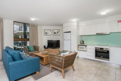 Bayview Beachfront Apartments, In Town Right On The Beach - Great Ocean Road Tourism 40