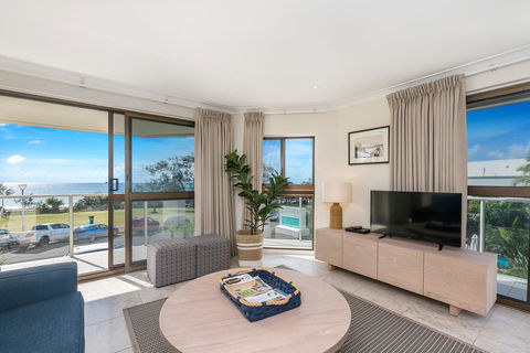 Bayview Beachfront Apartments, In Town Right On The Beach - Great Ocean Road Tourism 36