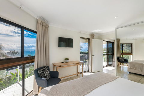 Bayview Beachfront Apartments, In Town Right On The Beach - Great Ocean Road Tourism 33