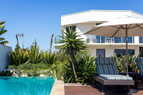 Bayview Beachfront Apartments, In Town Right On The Beach - Great Ocean Road Tourism 17