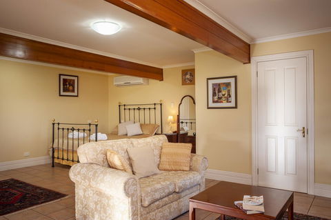 Angaston Saleyards Luxury Accommodation - Great Ocean Road Tourism 19
