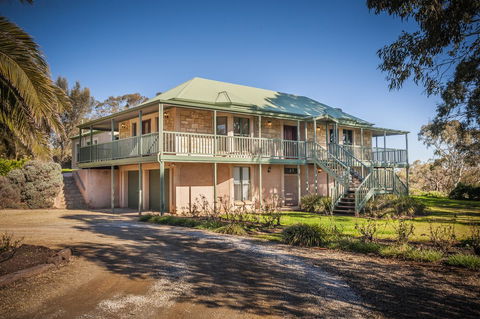 Angaston Saleyards Luxury Accommodation - Great Ocean Road Tourism 0