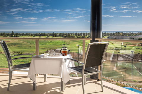 Lady Bay Hotel - Great Ocean Road Tourism 1
