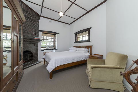 White Rocks Barossa - Great Ocean Road Tourism 3