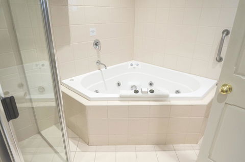 Serafino McLaren Vale - Great Ocean Road Tourism 7