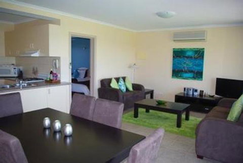 Lakeview Motel And Apartments - Great Ocean Road Tourism 30