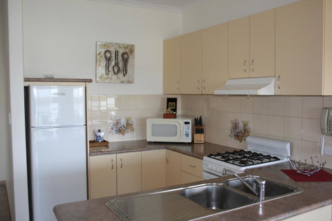 Lakeview Motel And Apartments - Great Ocean Road Tourism 8