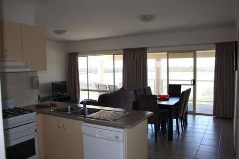 Lakeview Motel And Apartments - Great Ocean Road Tourism 5