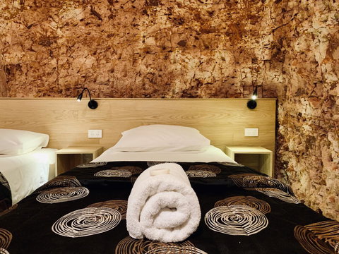 The Lookout Cave Underground Motel - Great Ocean Road Tourism 2