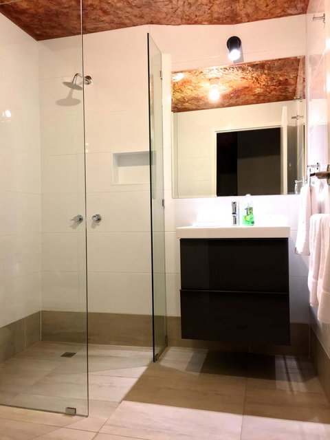 The Lookout Cave Underground Motel - Great Ocean Road Tourism 11