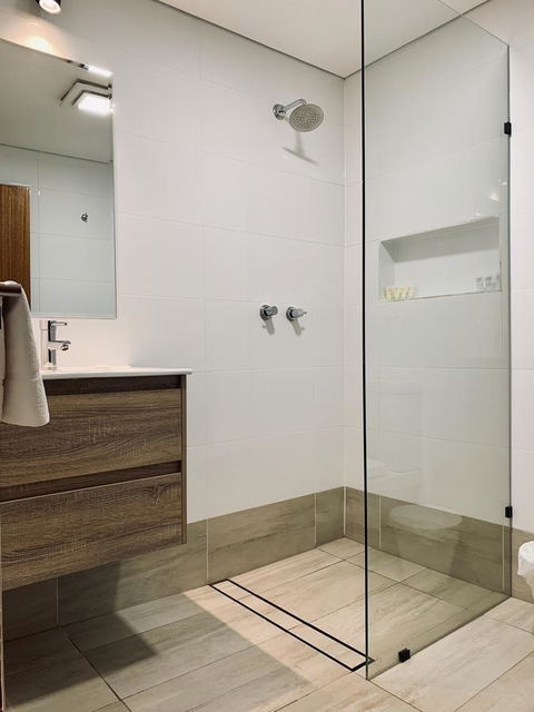 The Lookout Cave Underground Motel - Great Ocean Road Tourism 1