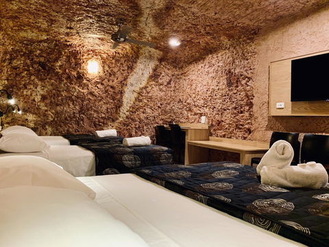 The Lookout Cave Underground Motel - Great Ocean Road Tourism 5