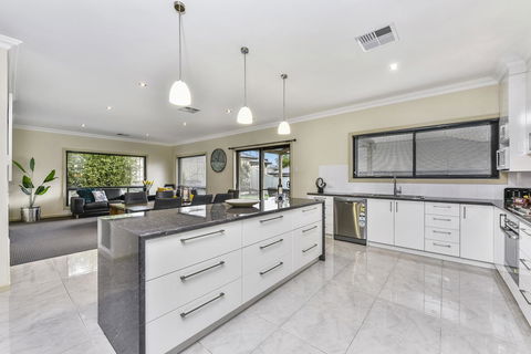 Accommodation On Lansell 2 - Great Ocean Road Tourism 4