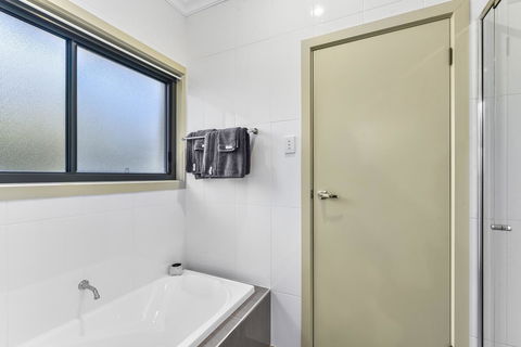 Accommodation On Lansell 2 - Great Ocean Road Tourism 11
