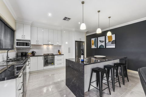 Accommodation On Lansell 2 - Great Ocean Road Tourism 0